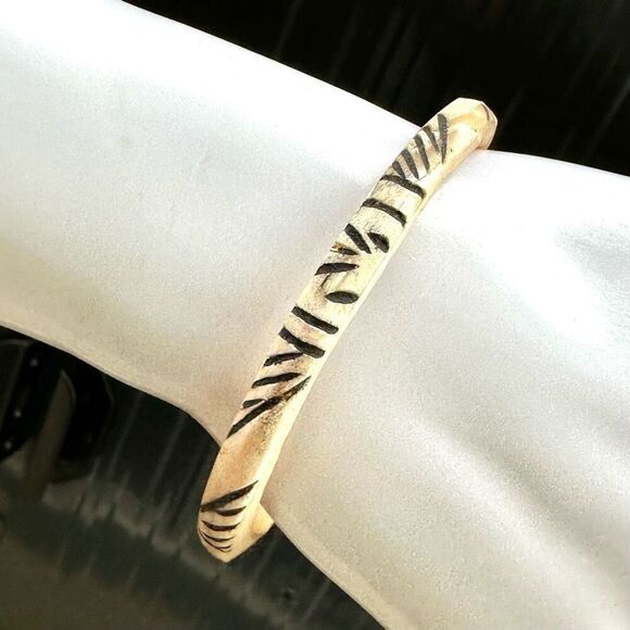 Old African Turban Shell Tribal Bangle Bracelet - Picture 4 of 10